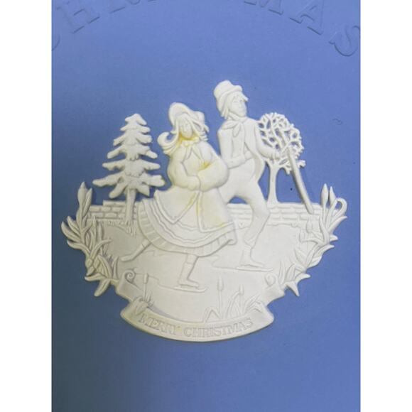 Wedgwood England Blue Jasperware 1990 'Christmas Skaters' Plate Original Box - Picture 5 of 8